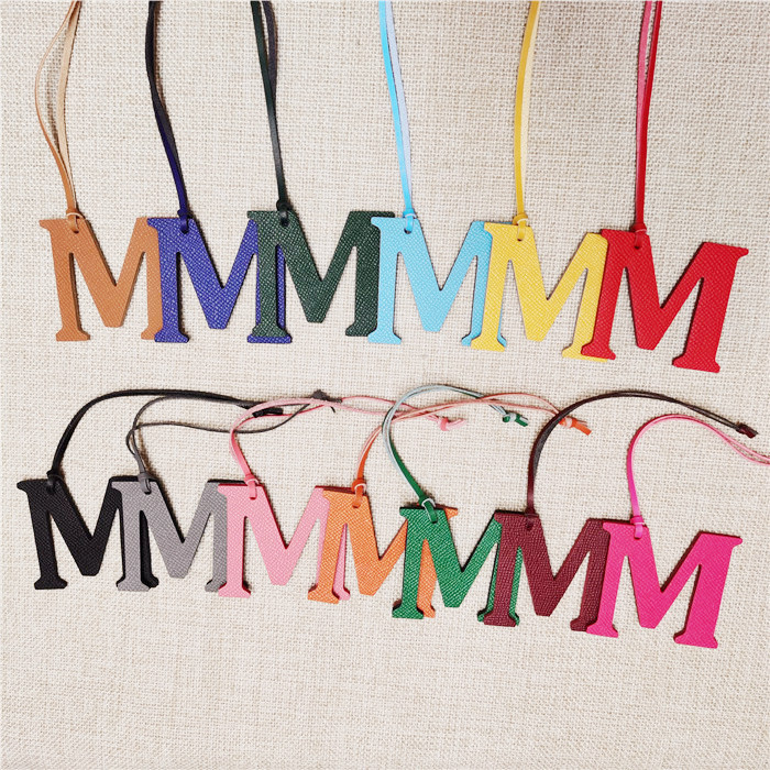 女性用レタリング付き本革キーホルダー,ナチュラルレターペンダ - Monogram Keychain Leather のレビューと価格