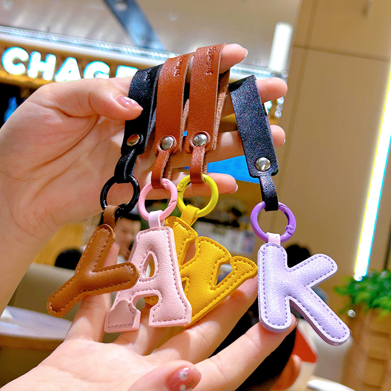 クリエイティブ Pu レザー 26 文字キーホルダーファッシ - Monogram Keychain Leather のレビューと価格
